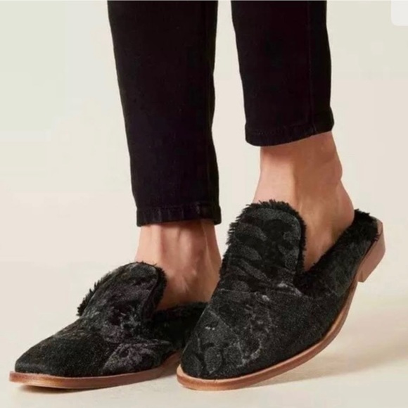 Free People Butterfly Effect Black Velvet Faux Sherpa Lined Flats EU 36/37 BNWOB - Picture 4 of 14